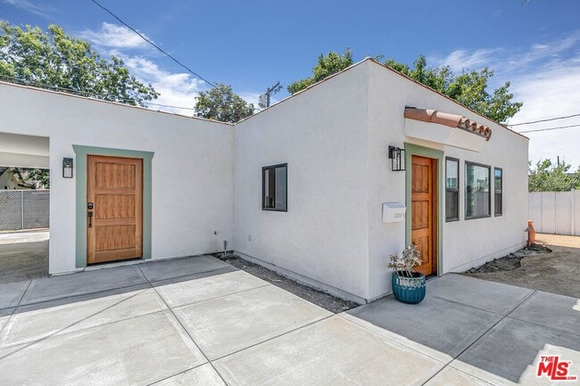 Building Photo - 1454 Yosemite Dr