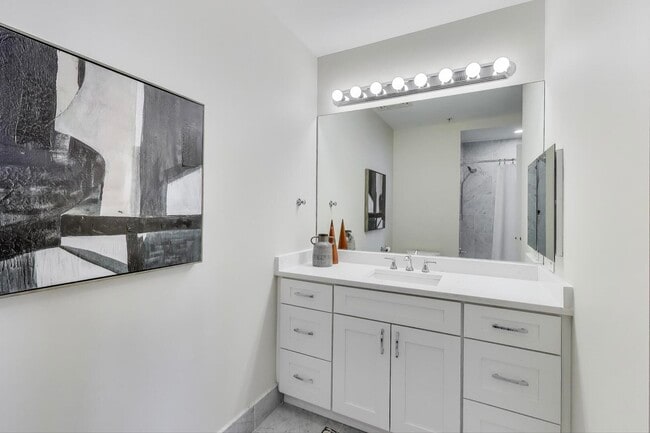 Building Photo - 330 S Michigan Ave