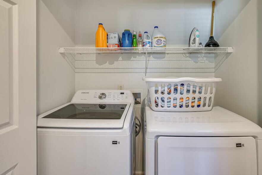 Building Photo - 21405 Palm Ave