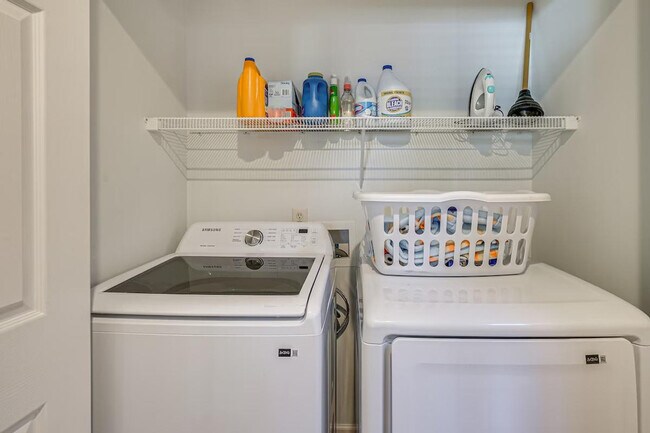 Building Photo - 21405 Palm Ave