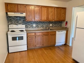 Building Photo - 2 Bedroom Condo in Clinton Township