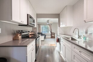 Building Photo - 2508 N Sycamore St