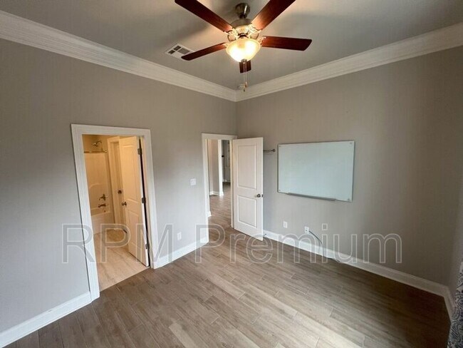 Building Photo - 1271 Rockport St