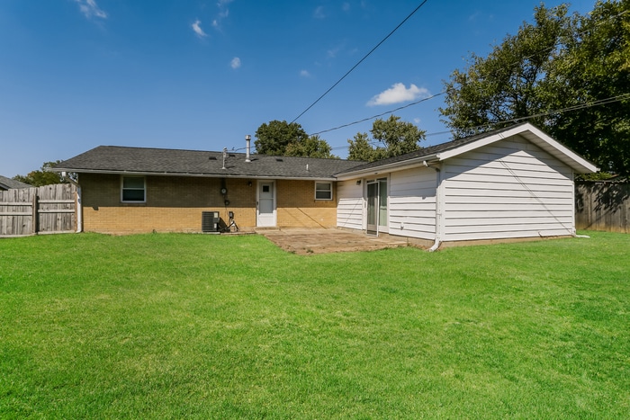 Building Photo - 6701 Gilette Dr