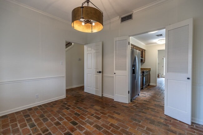 Building Photo - Two bedroom two and a half bath across from Mobile Bay!