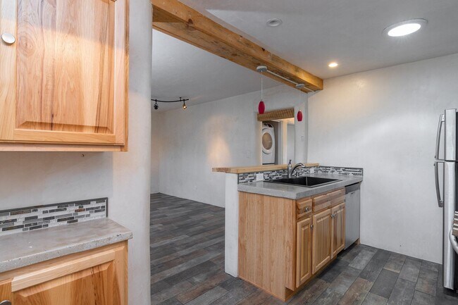 Building Photo - 728 Montez Pl