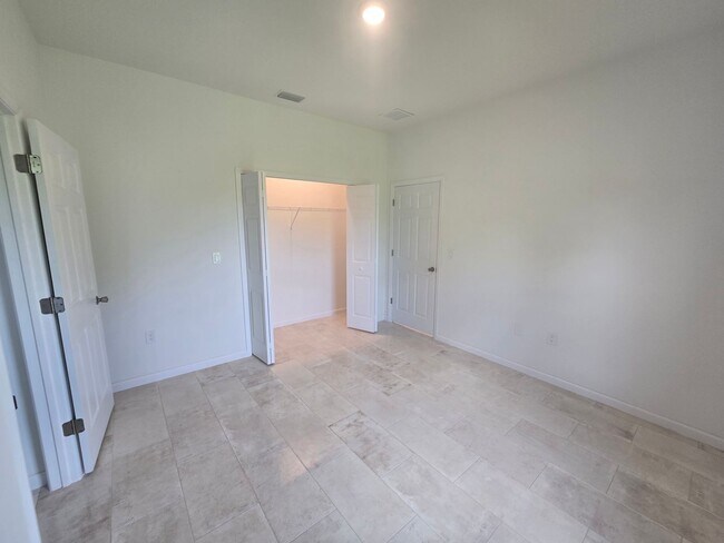 Building Photo - BRAND NEW HOME-2/2/1