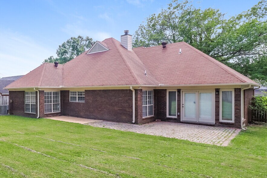 Building Photo - 2696 Mendota Cove