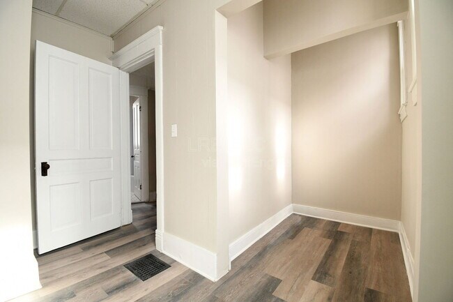 Building Photo - 715 N 33rd St