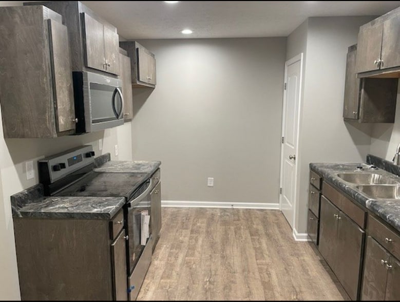 Building Photo - 300 8th Ave SW