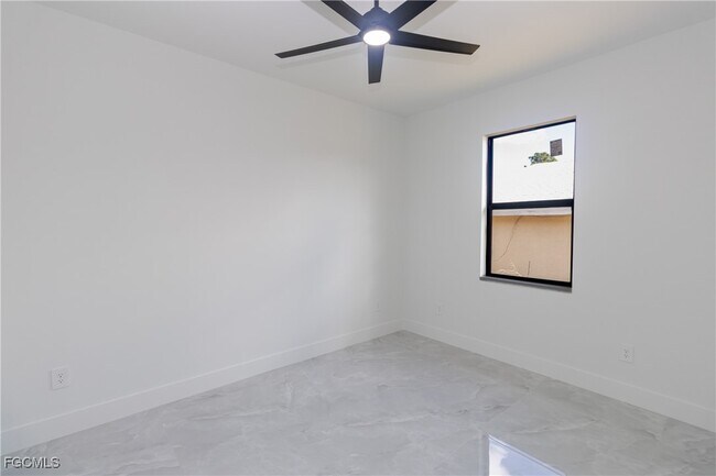 Building Photo - 849 Duplex St E