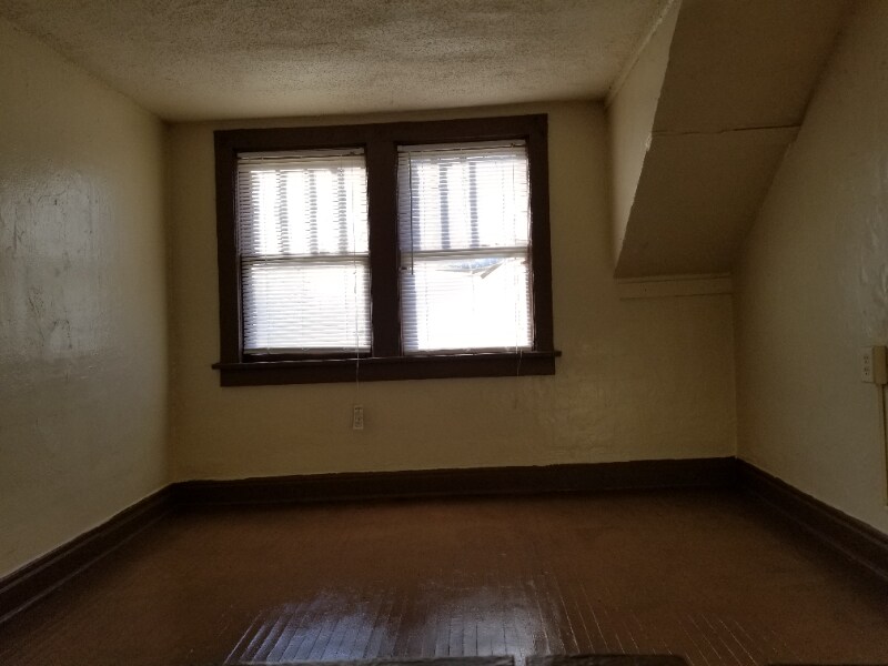 Building Photo - 261 Bellview St
