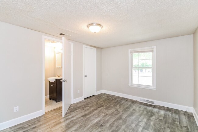 Building Photo - 1541 Beckham St