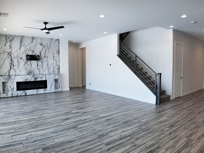 Building Photo - Exquisite Luxury Rental in Prestigious Gated Tule Springs Community