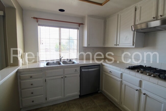 Building Photo - San Marcos, 1897 Matin Circle #217 - Great location! Close to shopping, restaurants, and easy acc...