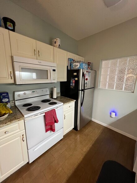 Kitchen - 1501 Partin Dr N