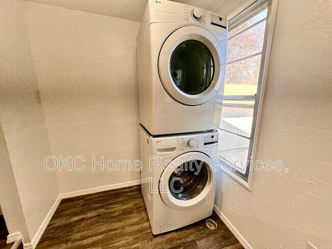 Building Photo - 2537 NW 35th St