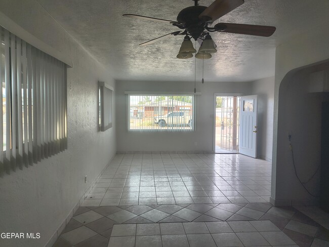 Building Photo - 4908 Blue Ridge Cir