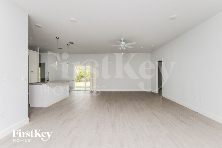 Building Photo - 543 Waterside Rd SE