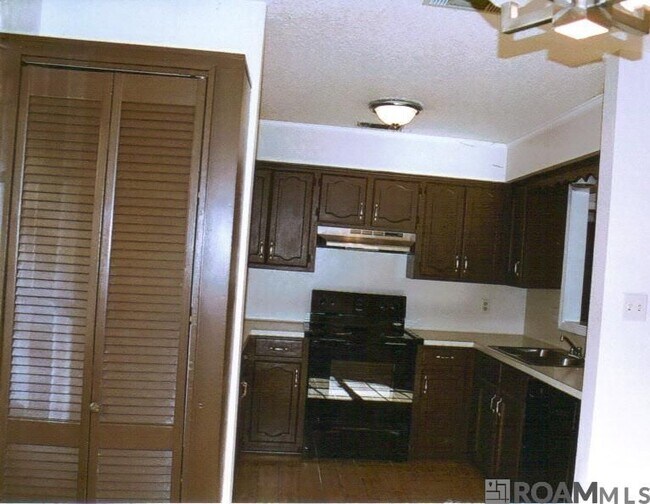 Building Photo - 3821 Byrd Dr