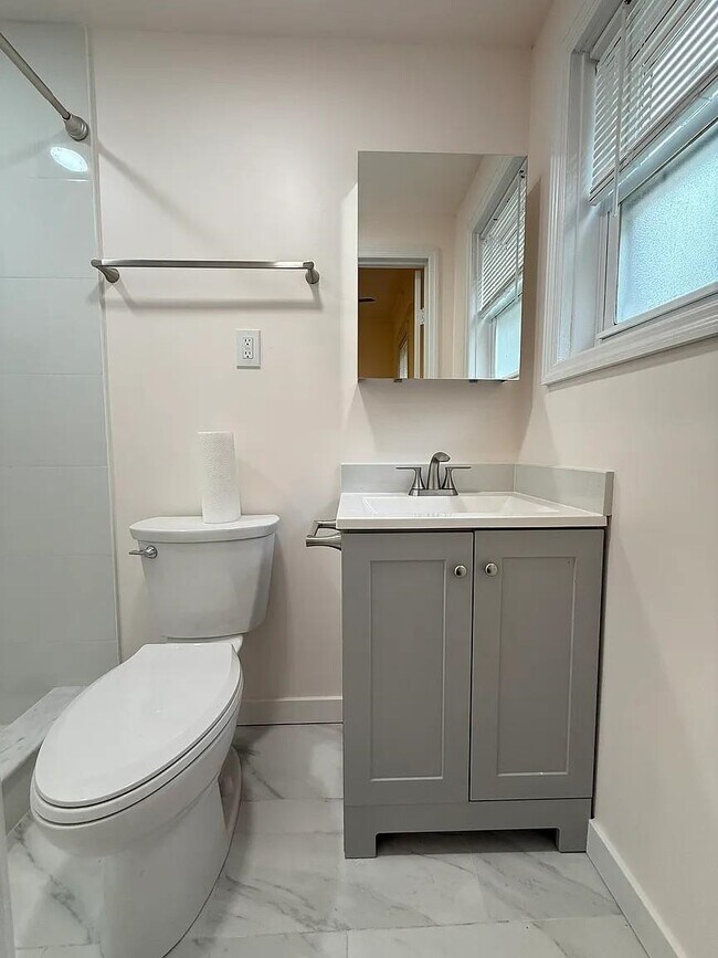 Building Photo - 1919 Willow Ave