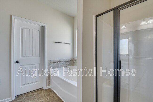 Building Photo - 633 Colston Ave