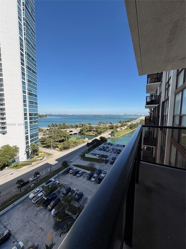 Building Photo - 600 NE 36th St