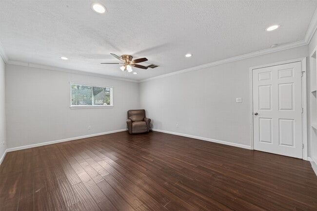 Building Photo - 11811 Beverly Dr