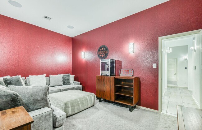 Building Photo - We have a beautiful home fully furnished with 4 bedroom-2 baths