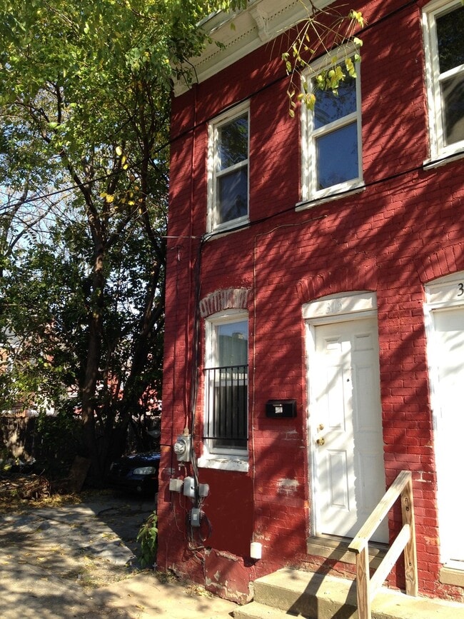 Primary Photo - Coming soon! Cozy 2 bedroom house with par...