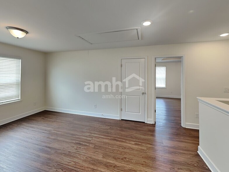 Building Photo - 4992 Chutney Dr
