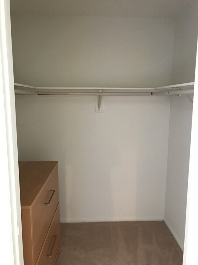 Building Photo - 2BD Condo in Silicon Beach Area Available ...