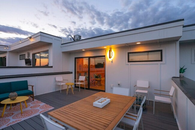 Building Photo - 400 33rd Ave N