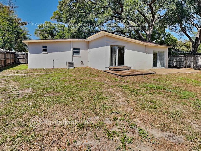 Building Photo - 2209 Curtis Dr S