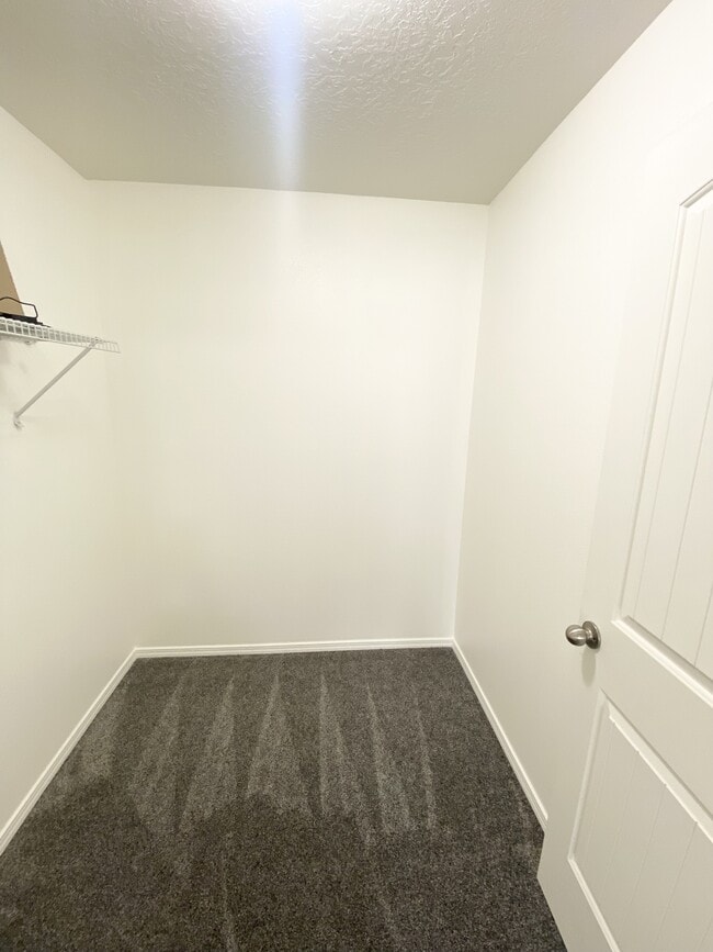 Building Photo - 1243 W 520 S
