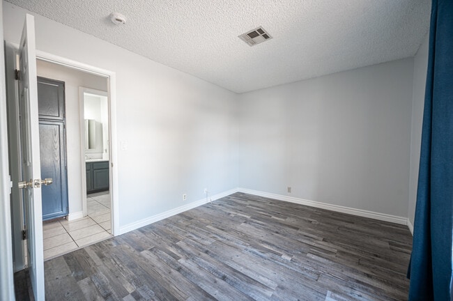 Building Photo - 2247 Heavenly View Dr