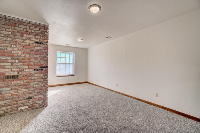 Building Photo - Beautiful 2 bed Ranch style home on 5 acres!