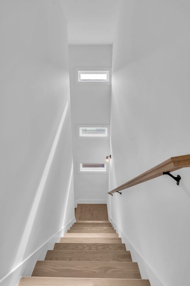 Building Photo - Modern Living in West Nashville