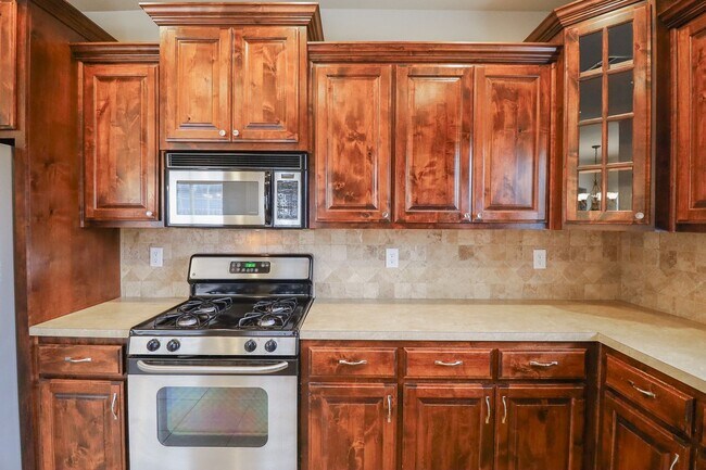 Building Photo - 3 bed | 2 bath in New Tulsa!