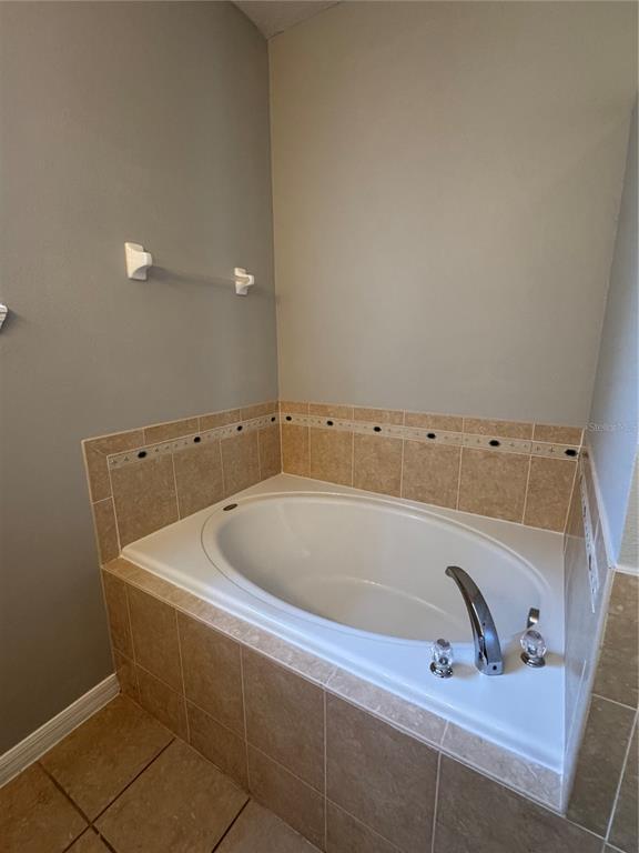 Building Photo - 559 Hiawatha Palm Pl