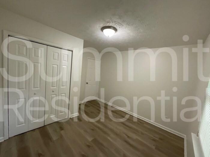 Building Photo - 5950 Stonewall Dr
