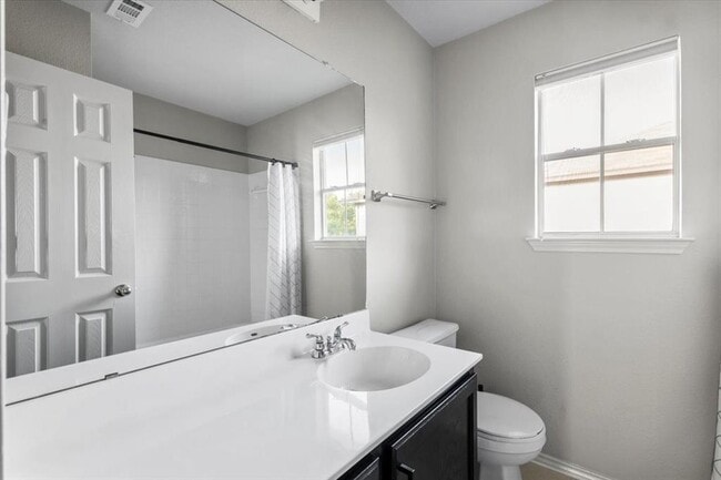Building Photo - 10525 Hainsworth Park Dr