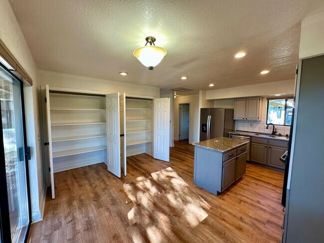 Building Photo - Beautiful 4-Bedroom Home with Stunning Vie...