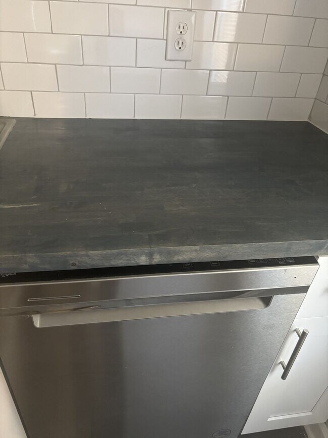 Building Photo - Cozy Two Bedroom, 1 Bath (Plus Bonus room) Home - Across the Street from the Set at FAMU!