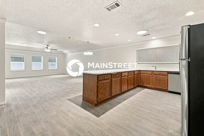 Building Photo - 3 Bedroom Pet-Friendly Home in DENTON, TX with Main Street Renewal