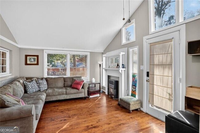 Building Photo - 3671 Bishop Dr