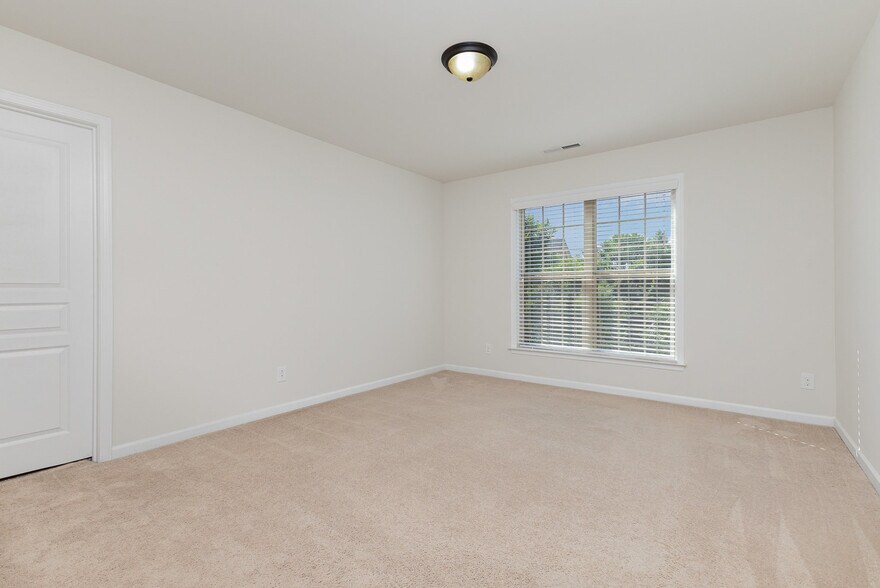 Building Photo - 9909 Woodland Watch Ct