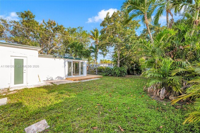 Building Photo - 1960 NE 182nd St