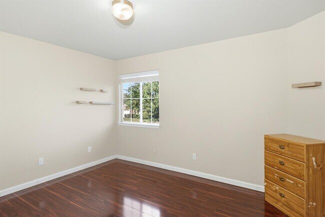 Building Photo - 532 Sweet Leaf Ln