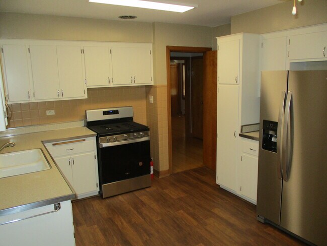 Building Photo - 6170 N Meade Ave
